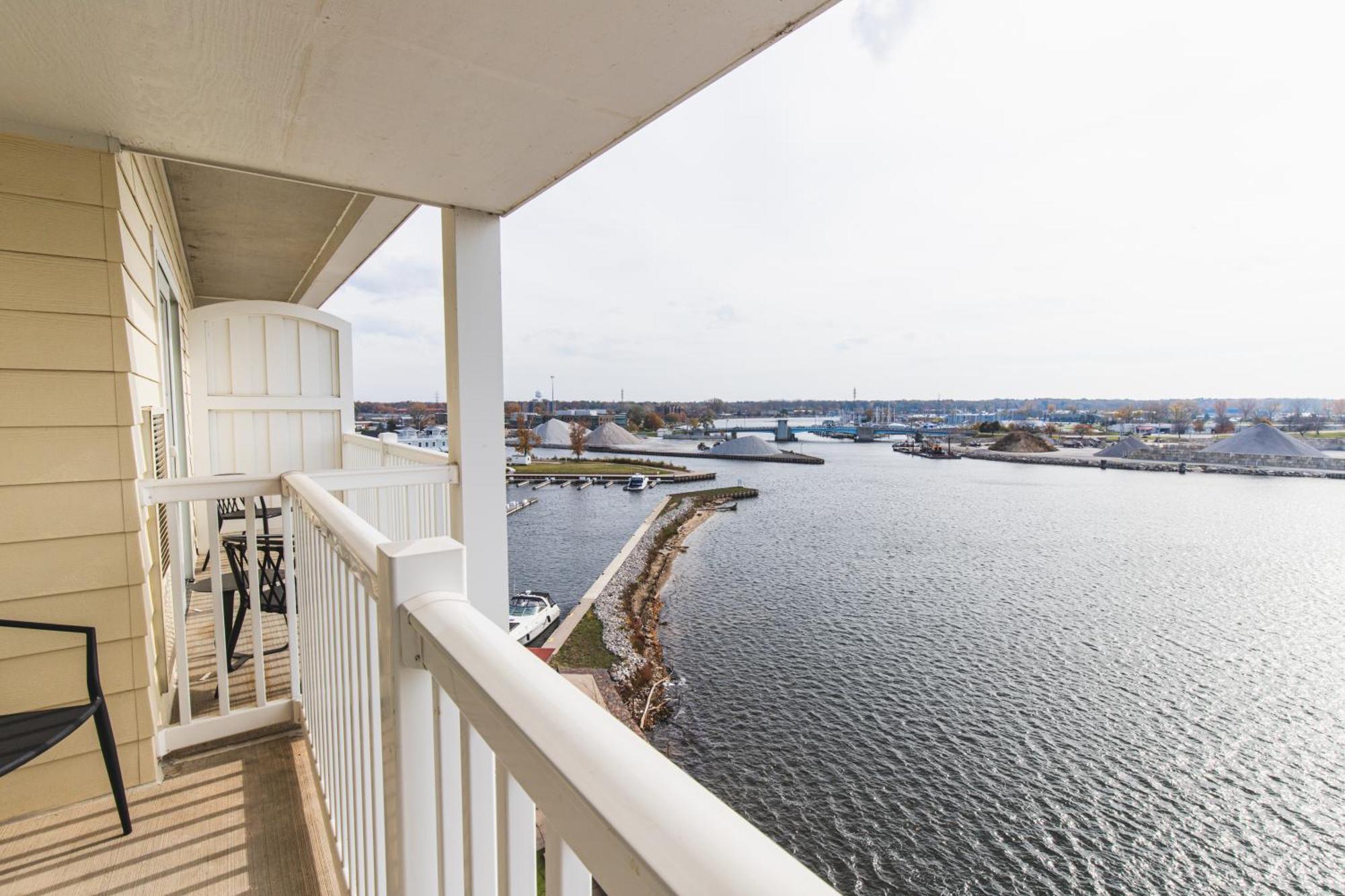 The At Harbor Shores 4* Saint Joseph